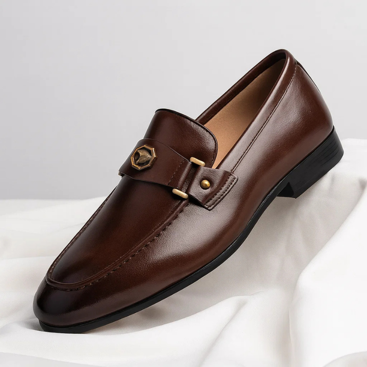 Klassikalised nahast loafers