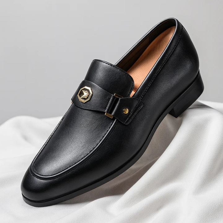 Klassikalised nahast loafers
