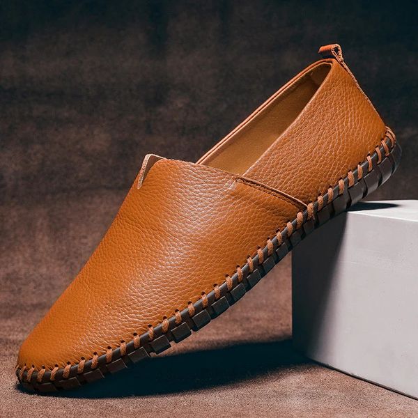 Käsitsi õmmeldud nahast loafers