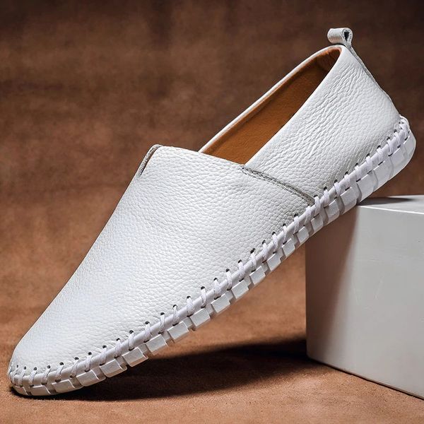 Käsitsi õmmeldud nahast loafers