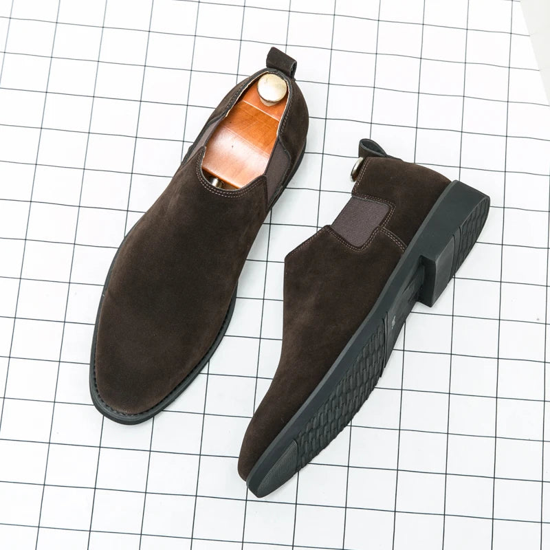 Elegantne Briti seemisnahast kingad