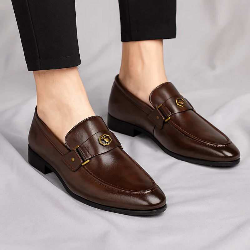 Klassikalised nahast loafers