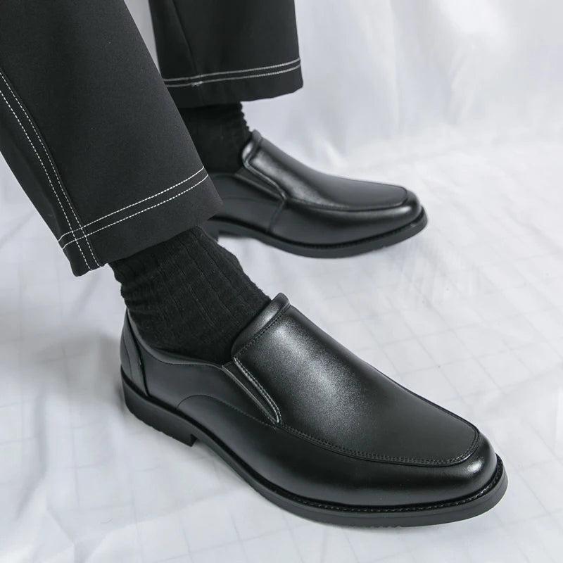 Elegantne nahkne suss