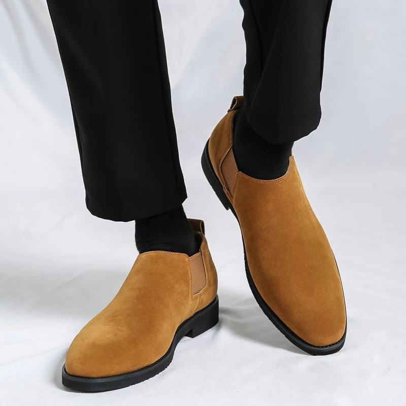 Elegantne Briti seemisnahast kingad