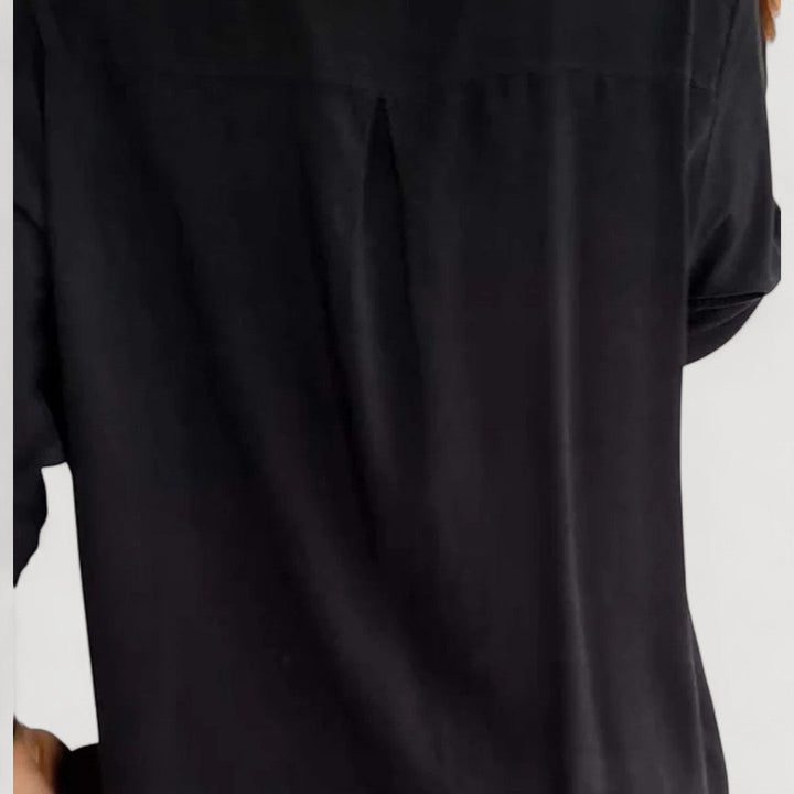 RENNA – BLUUS KIRKADE KANDIDEGA" could be rewritten as "RENNA – Bright Blue Blouse with Candles.