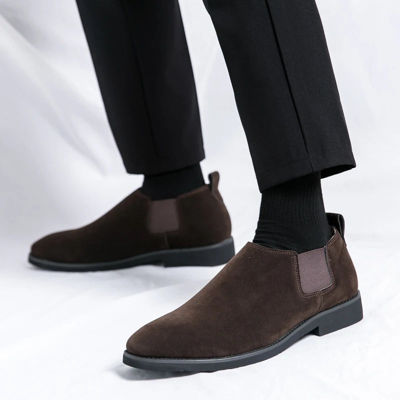 Elegantne Briti seemisnahast kingad
