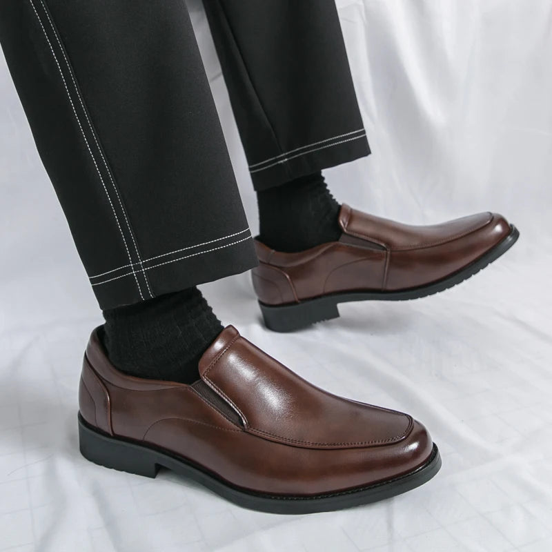 Elegantne nahkne suss