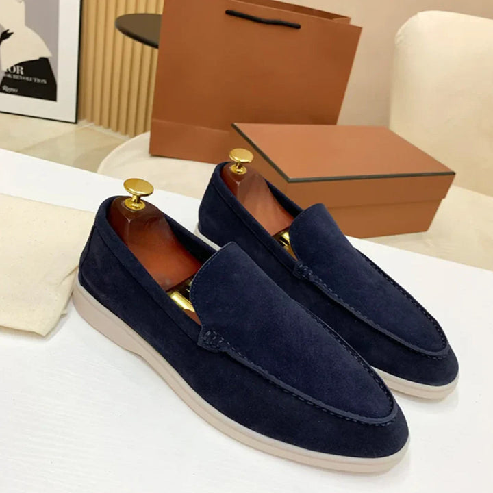 Klassikalised sametist Loafers