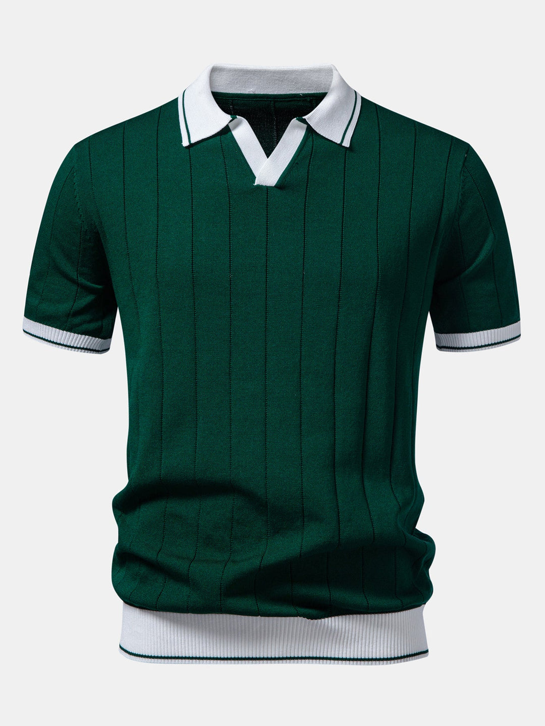 Kontrastse äärisega ribaga Johnny kaelusega kootud polo ja kitsad püksid