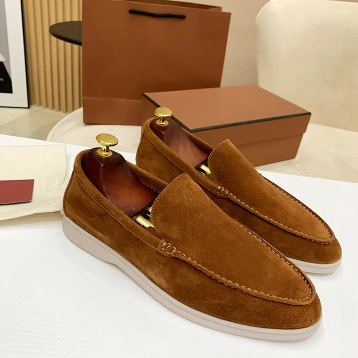 Klassikalised sametist Loafers