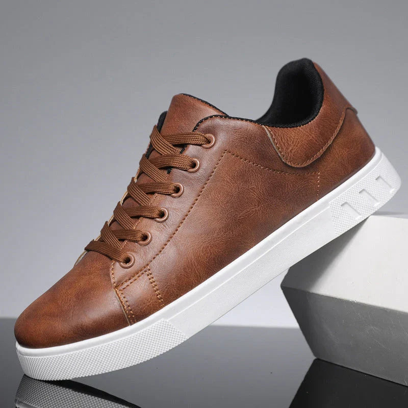 Corrado Klassikalised Nahksneakerid