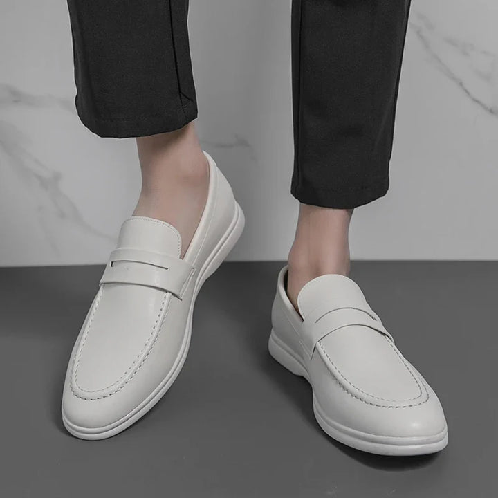 Elegantne, ametlikud nahast loafers kontorisse