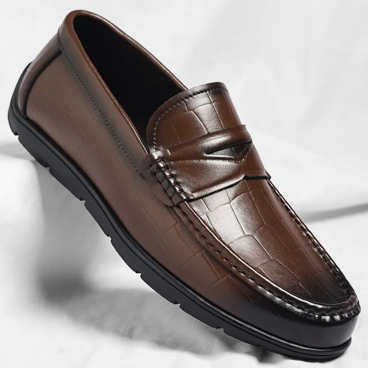 Elegantne Briti nahast Loafers