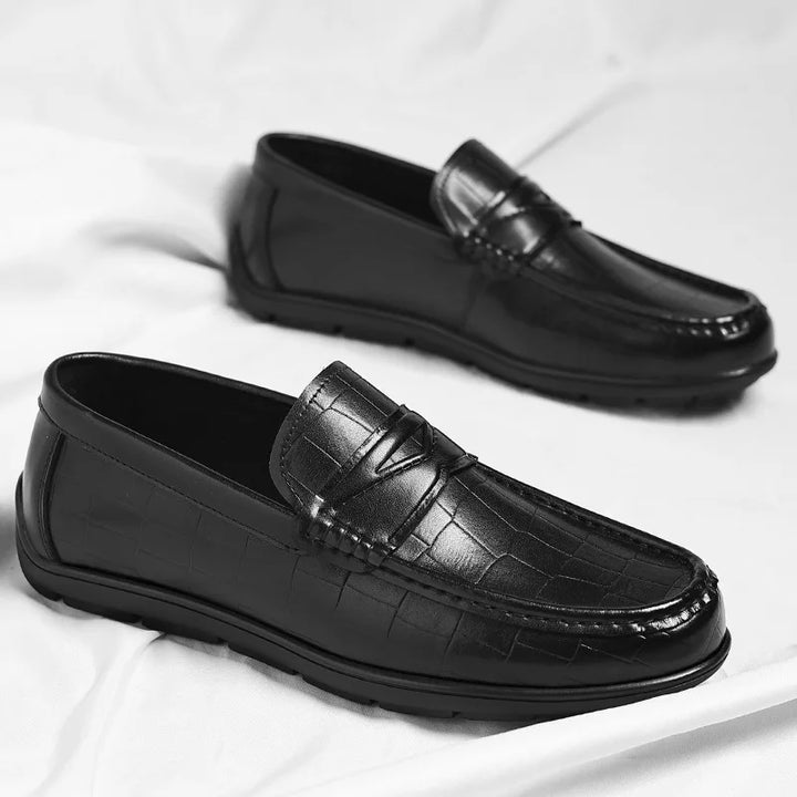 Elegantne Briti nahast Loafers