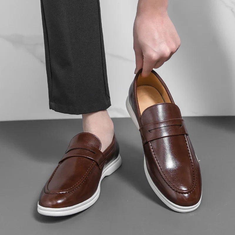Elegantne, ametlikud nahast loafers kontorisse
