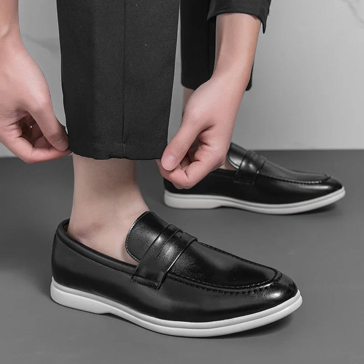 Elegantne, ametlikud nahast loafers kontorisse