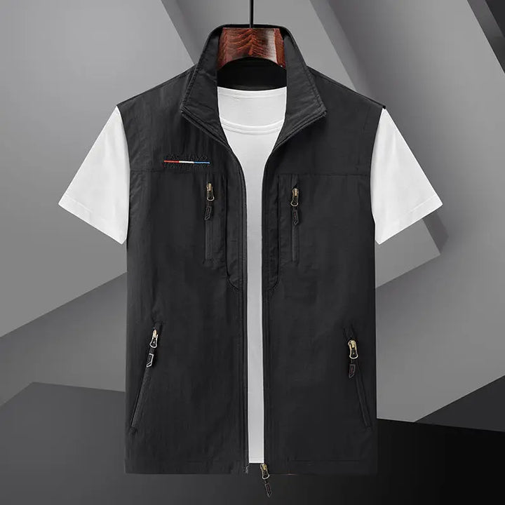 Veekindel vest mitme taskuga