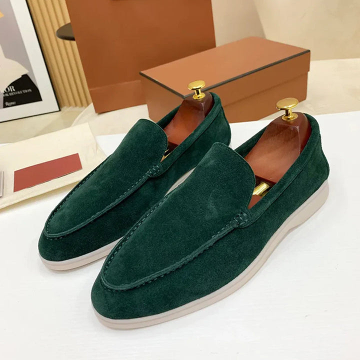 Klassikalised sametist Loafers