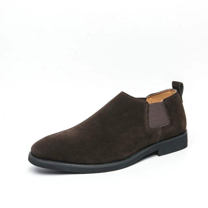 Elegantne Briti seemisnahast kingad