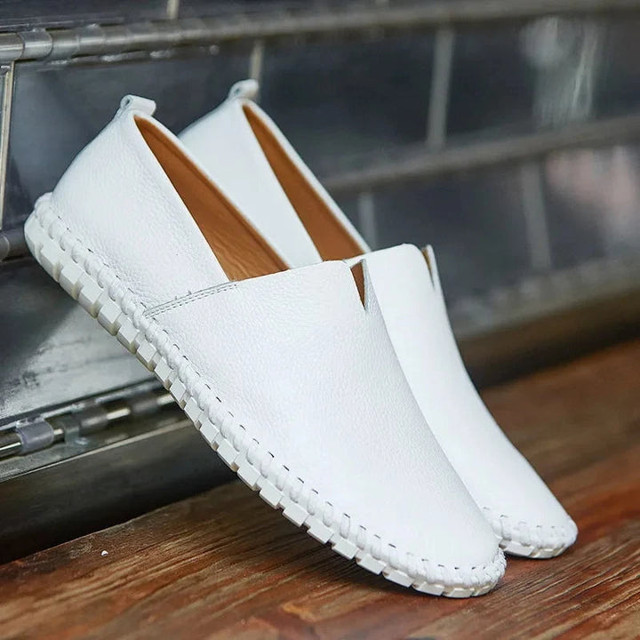 Hingavad nahast loafers