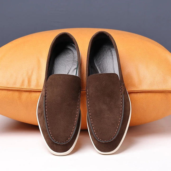 Klassikalised suede Loafers