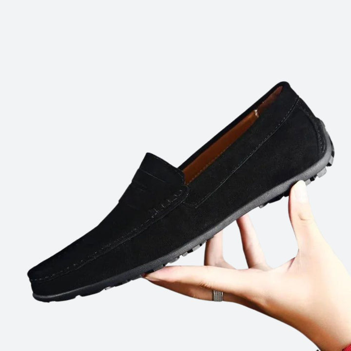 Klassikalised nahast loafers